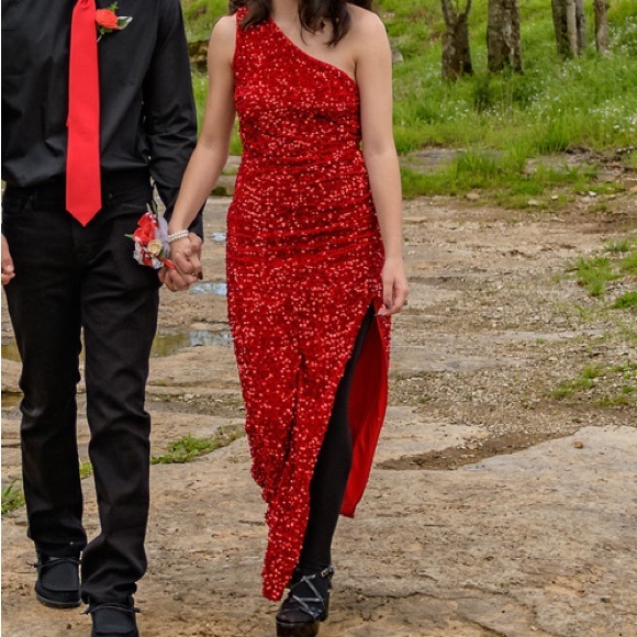 ๐!! RED SEQUINED PROM DRESS !!โค๏ธ - Picture 4 of 5